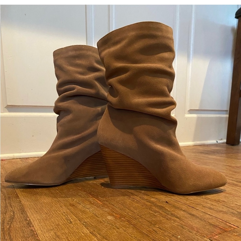 Like new NM tan suede slouch bootie 9